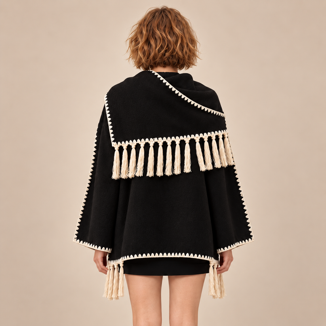 Oversized capejas voor dames met franjes en contrasterende stiksels