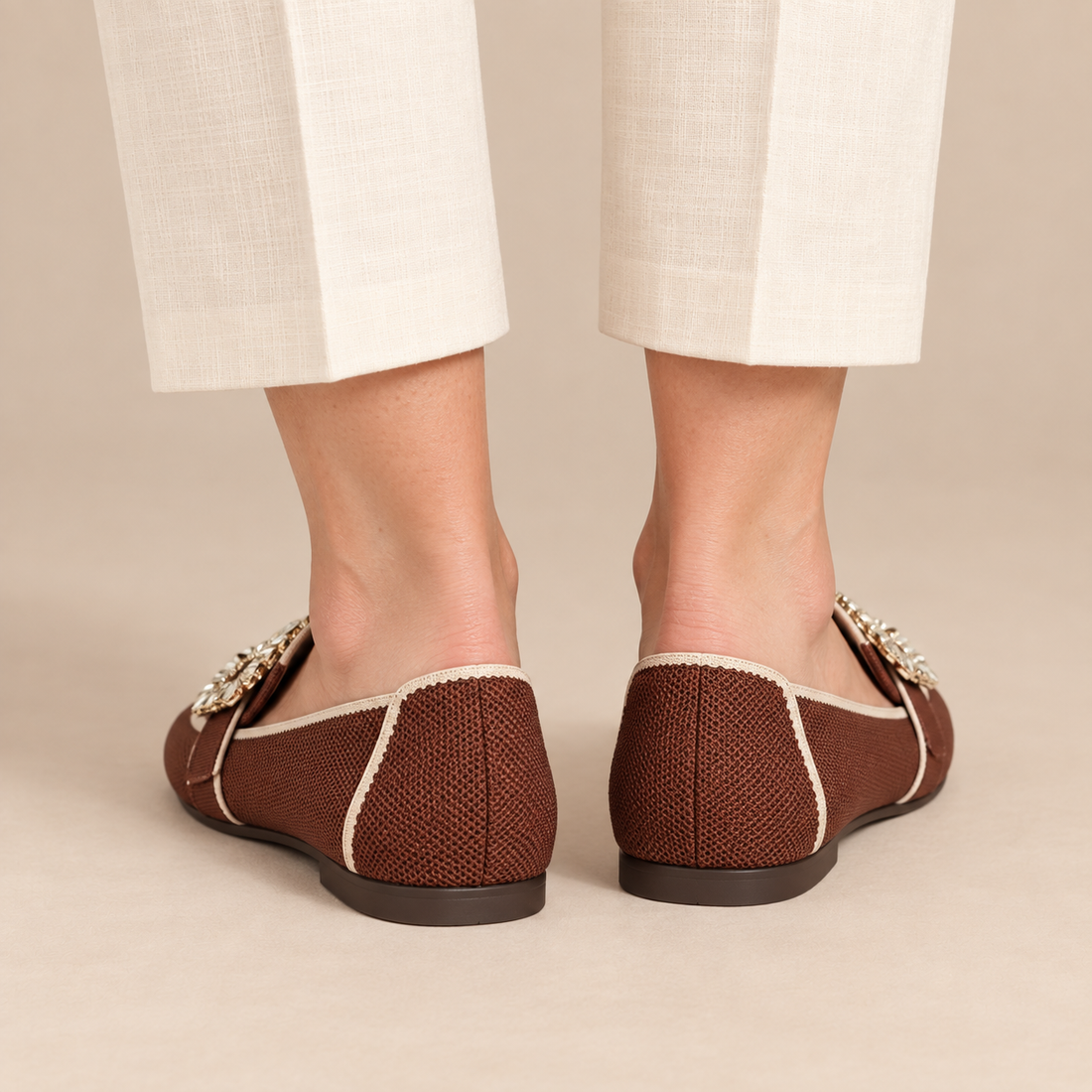 Loafers voor dames met versierde gesp en contrasterende bies
