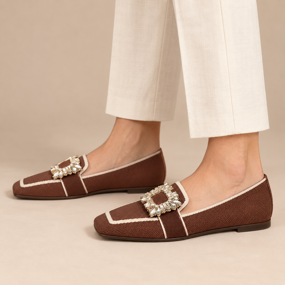 Loafers voor dames met versierde gesp en contrasterende bies