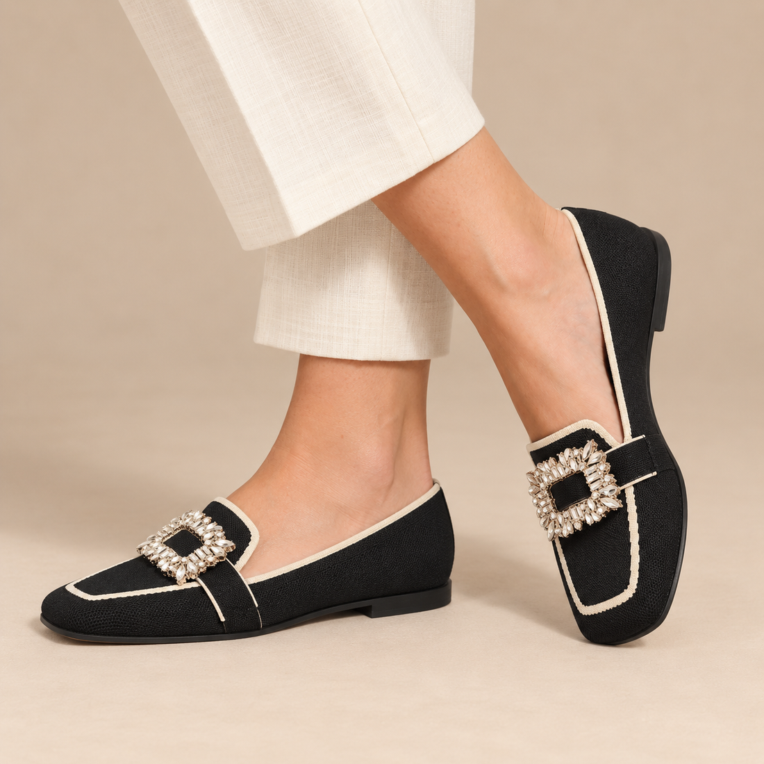Loafers voor dames met versierde gesp en contrasterende bies