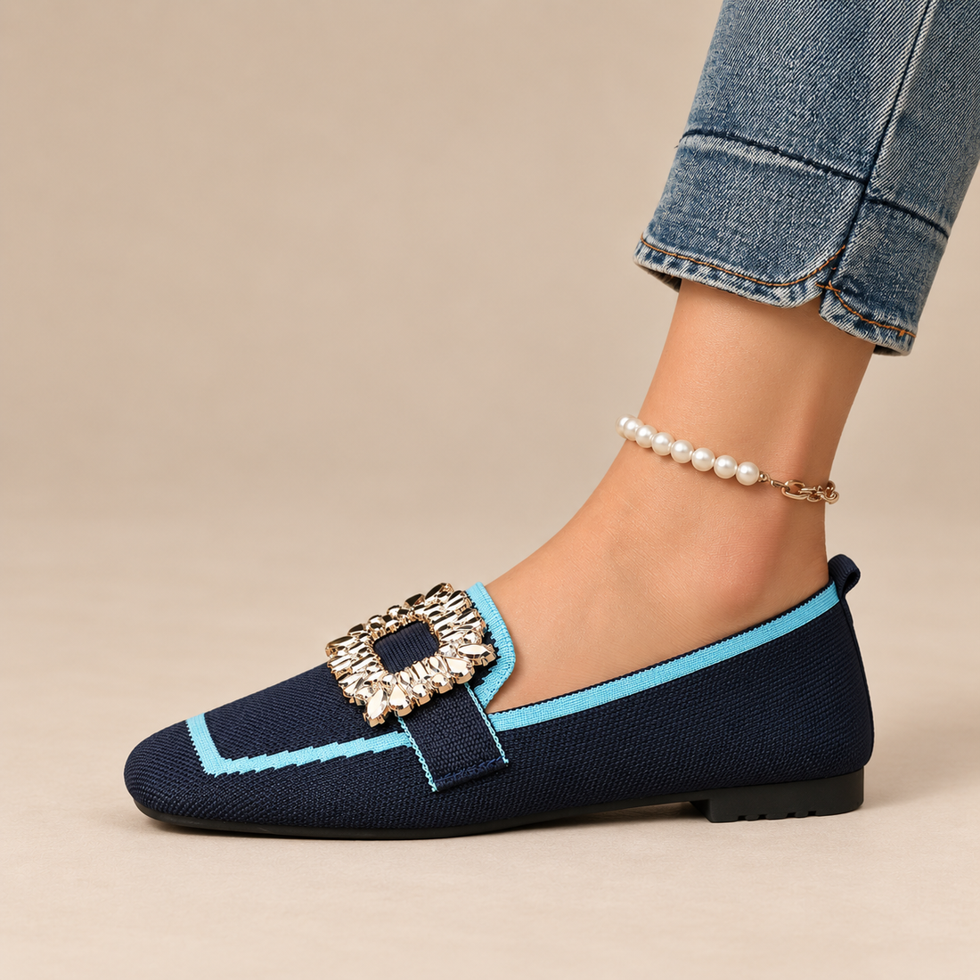 Loafers voor dames met versierde gesp en contrasterende bies