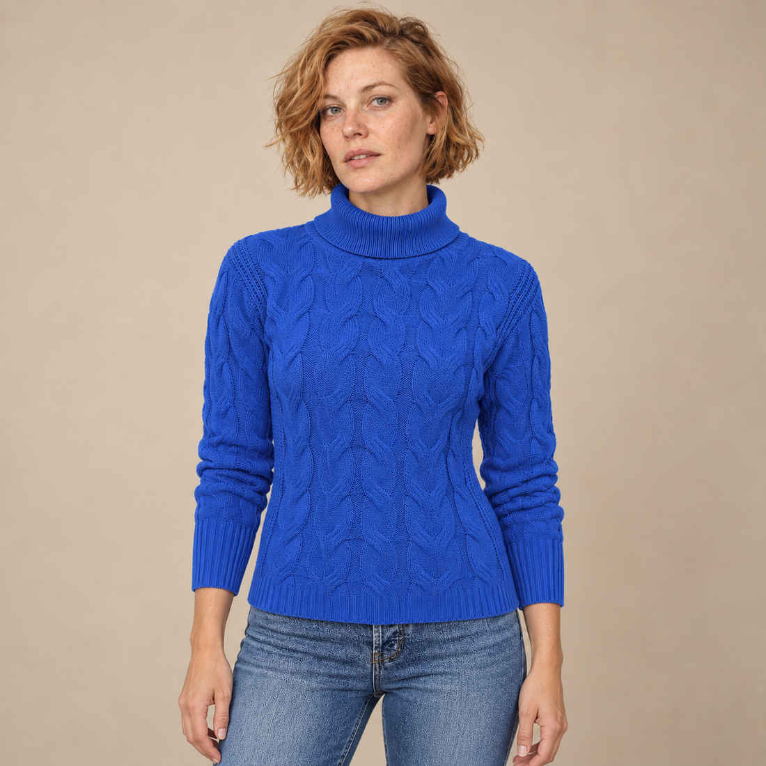 Knusse kabelgebreide coltrui voor dames