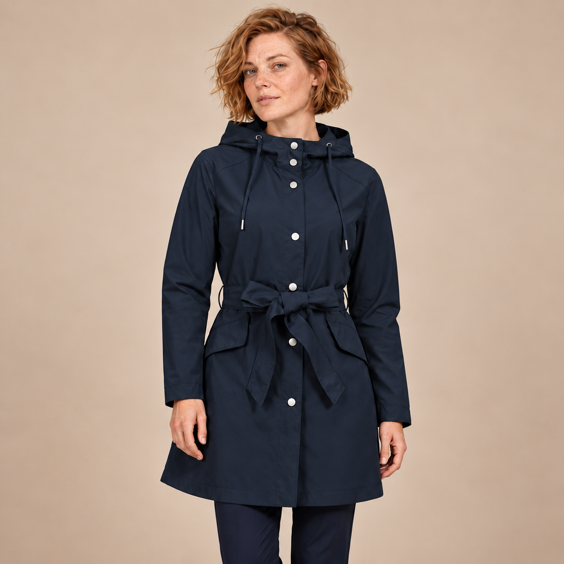 Damestrenchcoat met capuchon, ceintuur en knoopsluiting