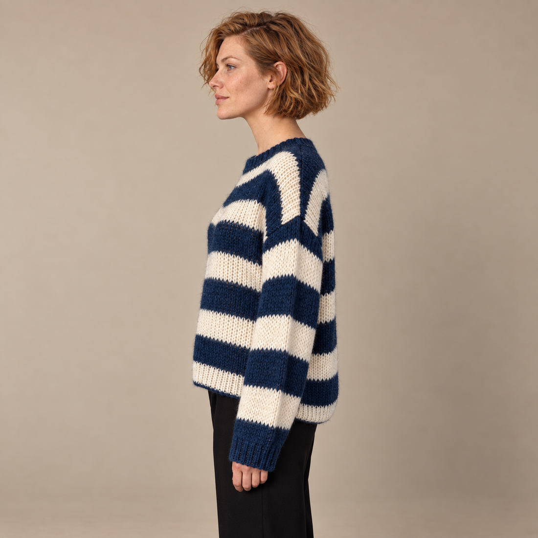 Gestreepte oversized damestrui met ronde hals en lange mouwen