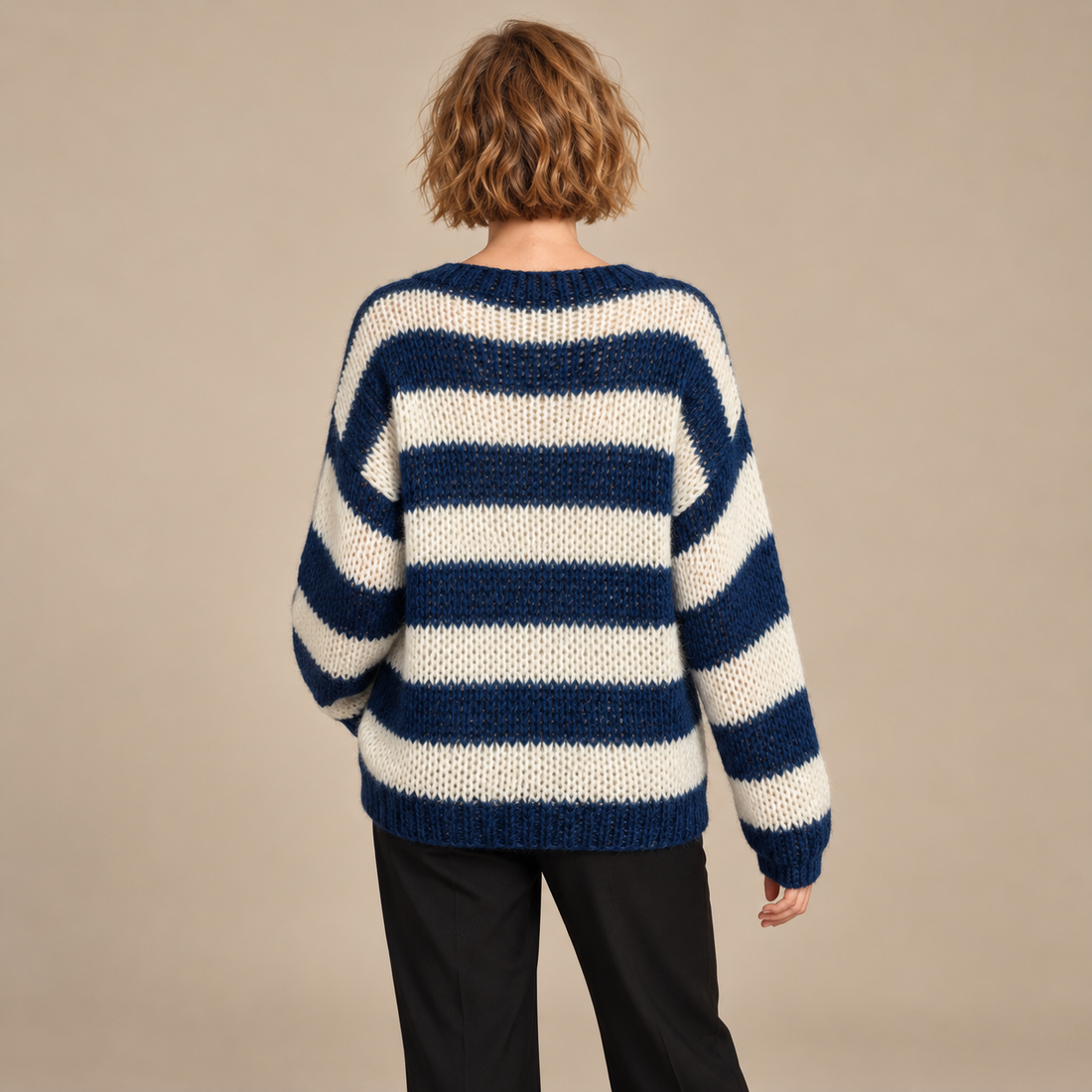 Gestreepte oversized damestrui met ronde hals en lange mouwen