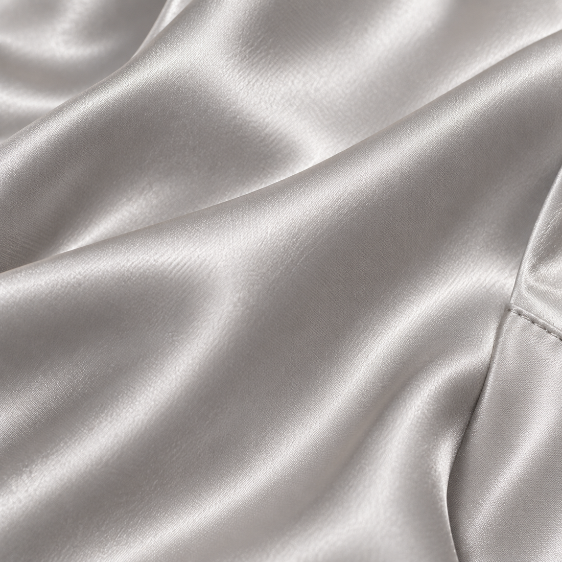 Satijnen damesblouse met gedrapeerde kraag en lange mouwen