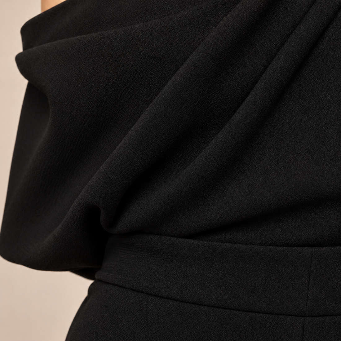 Jumpsuit voor dames met asymmetrische halslijn en lange mouwen