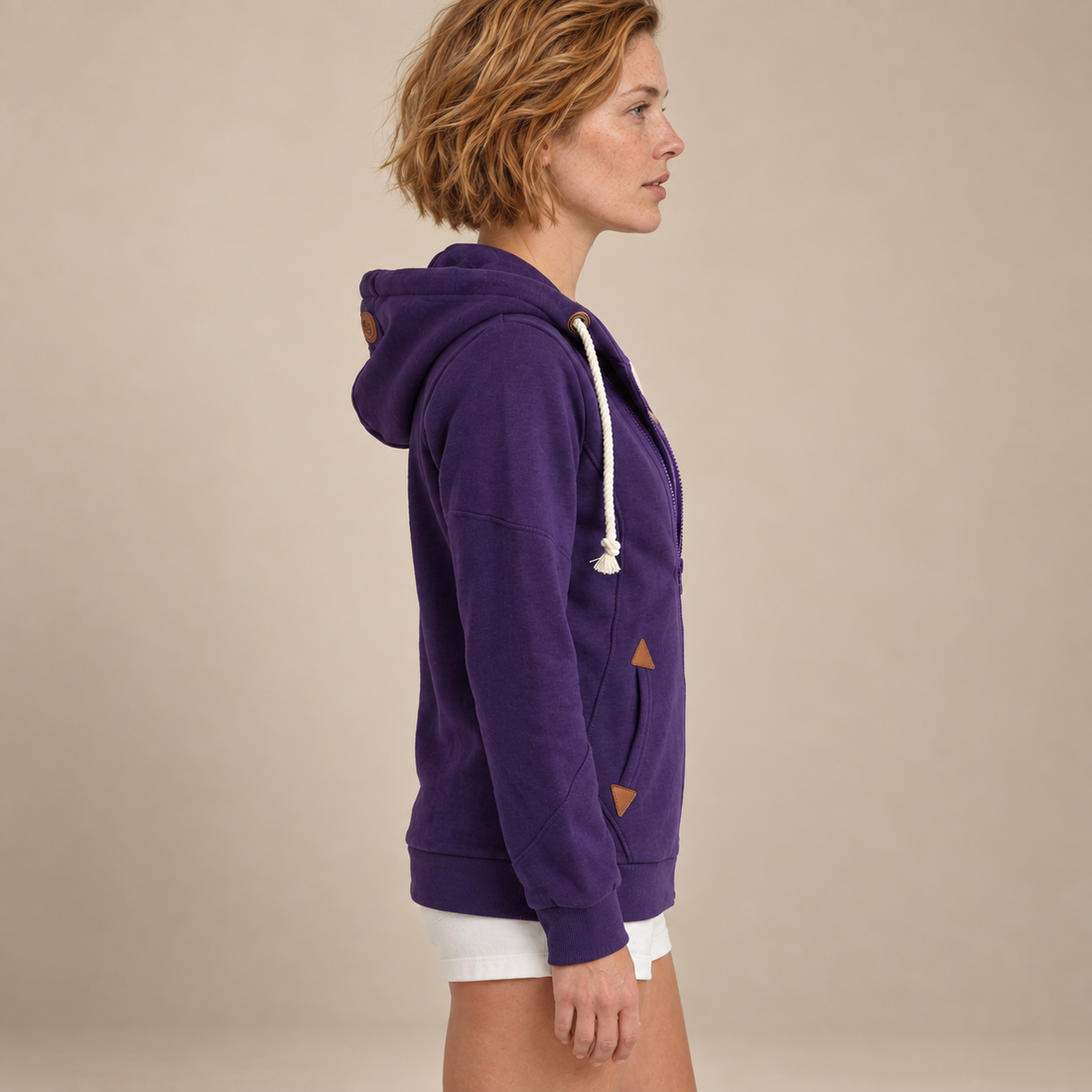Damesjack met capuchon, rits, touwkoorden en contrastdetails