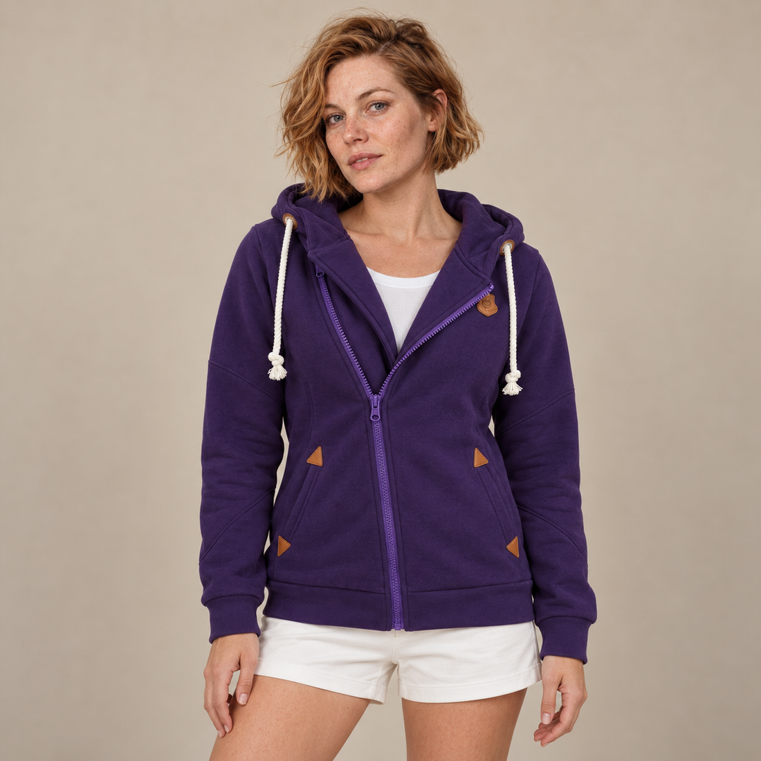 Damesjack met capuchon, rits, touwkoorden en contrastdetails