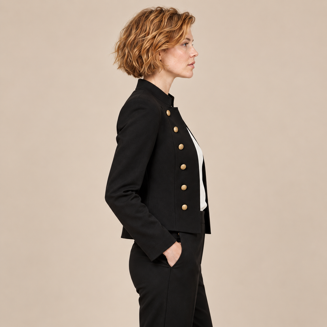 Damesblazer met opstaande kraag en knoopdetails