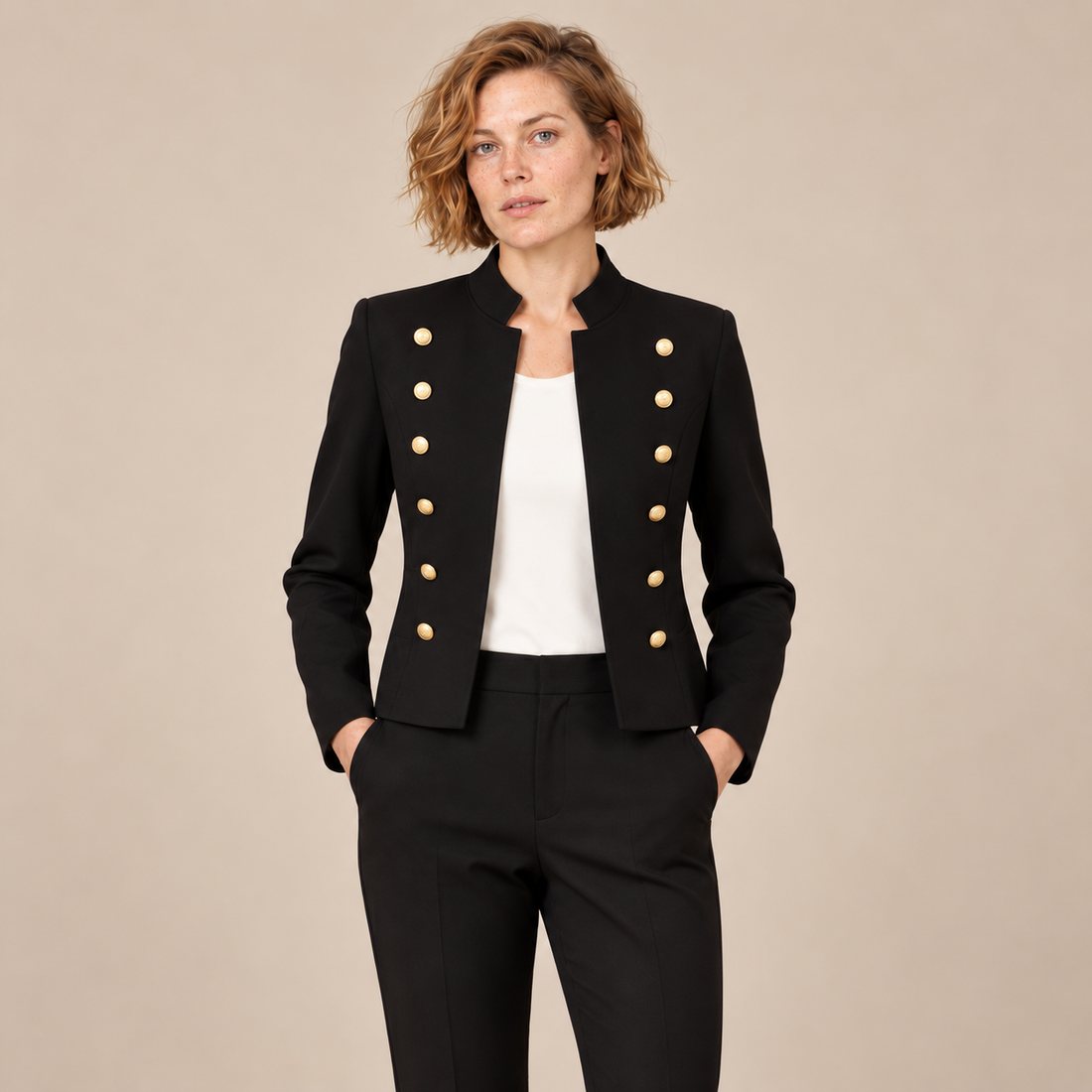 Damesblazer met opstaande kraag en knoopdetails
