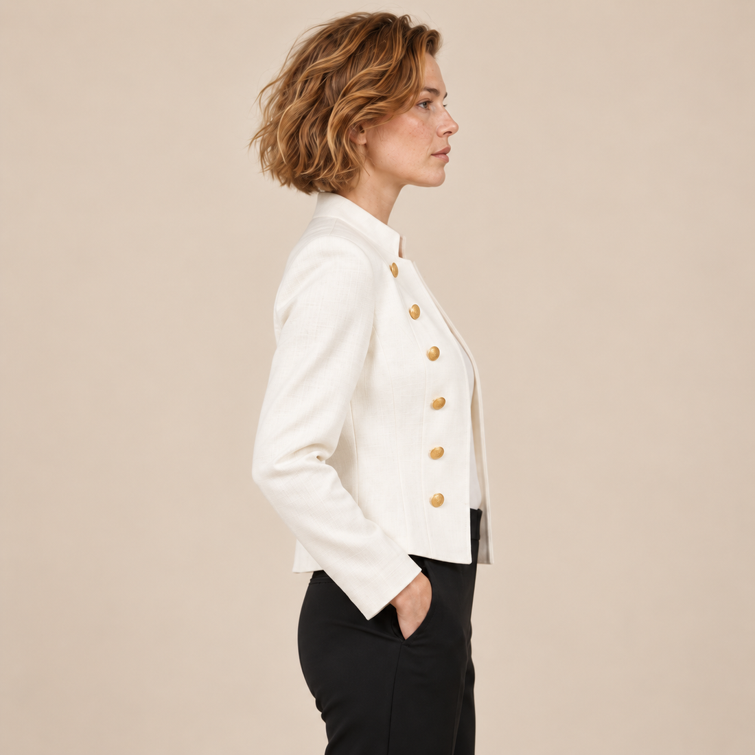 Damesblazer met opstaande kraag en knoopdetails
