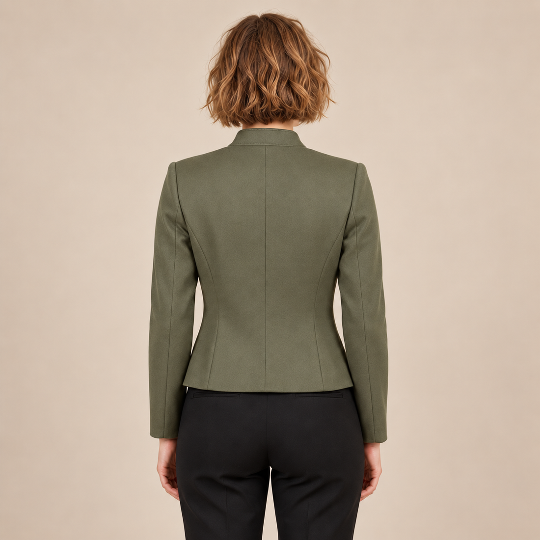 Damesblazer met opstaande kraag en knoopdetails
