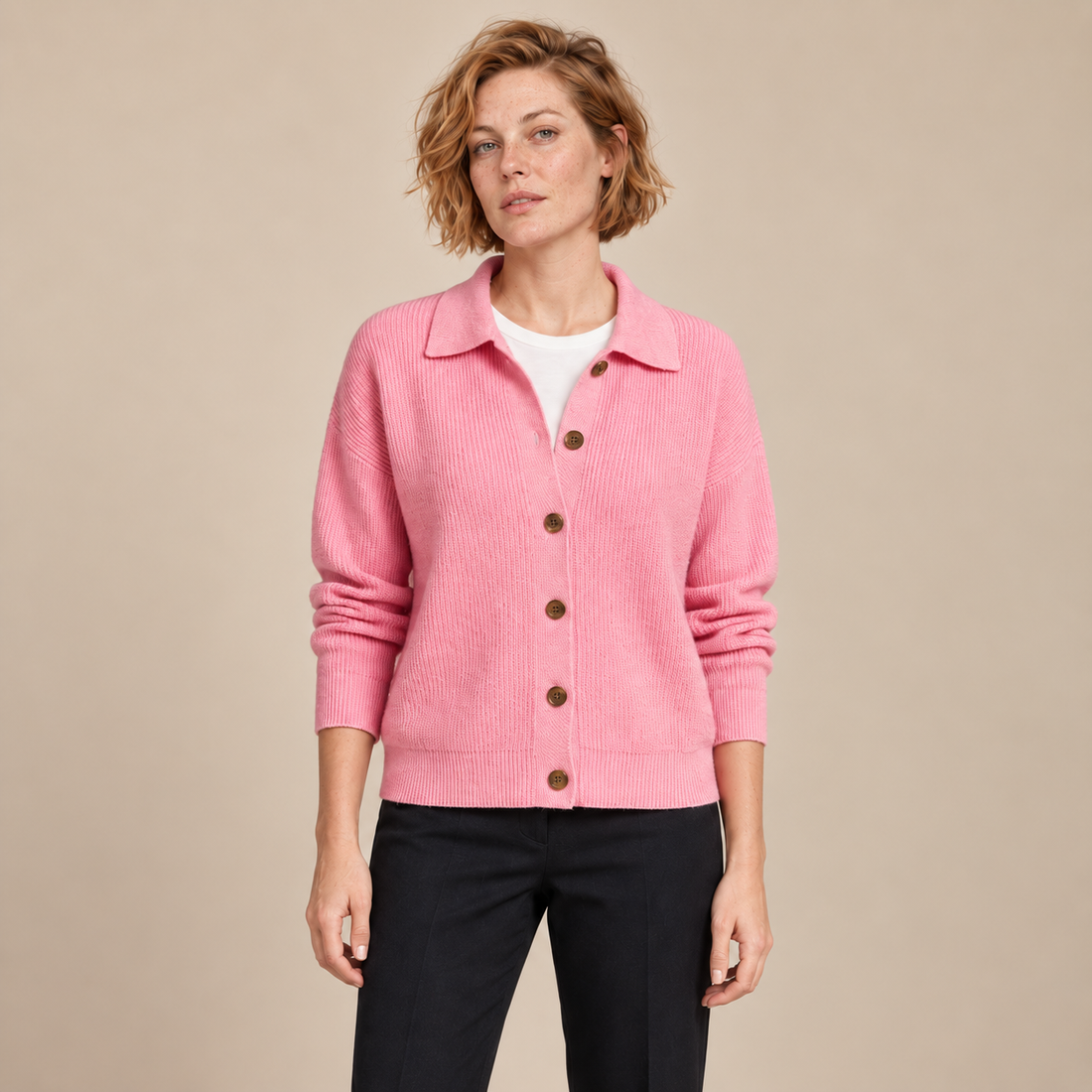 Damesvest met knoopsluiting en kraag