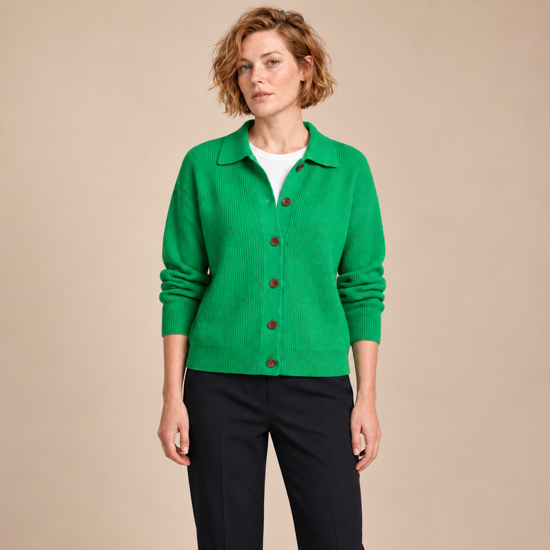Damesvest met knoopsluiting en kraag