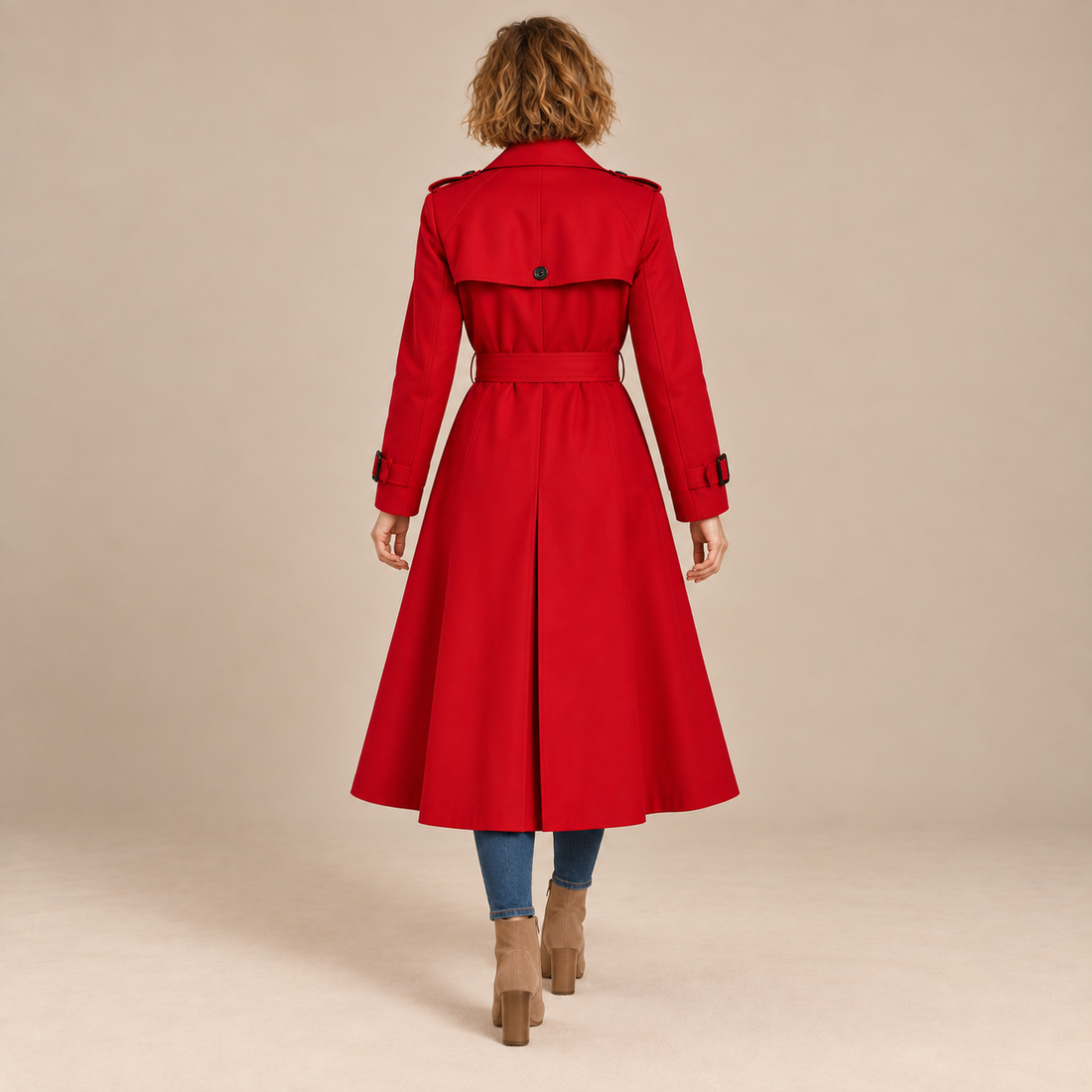Dubbelrijige damestrenchcoat met strikceintuur