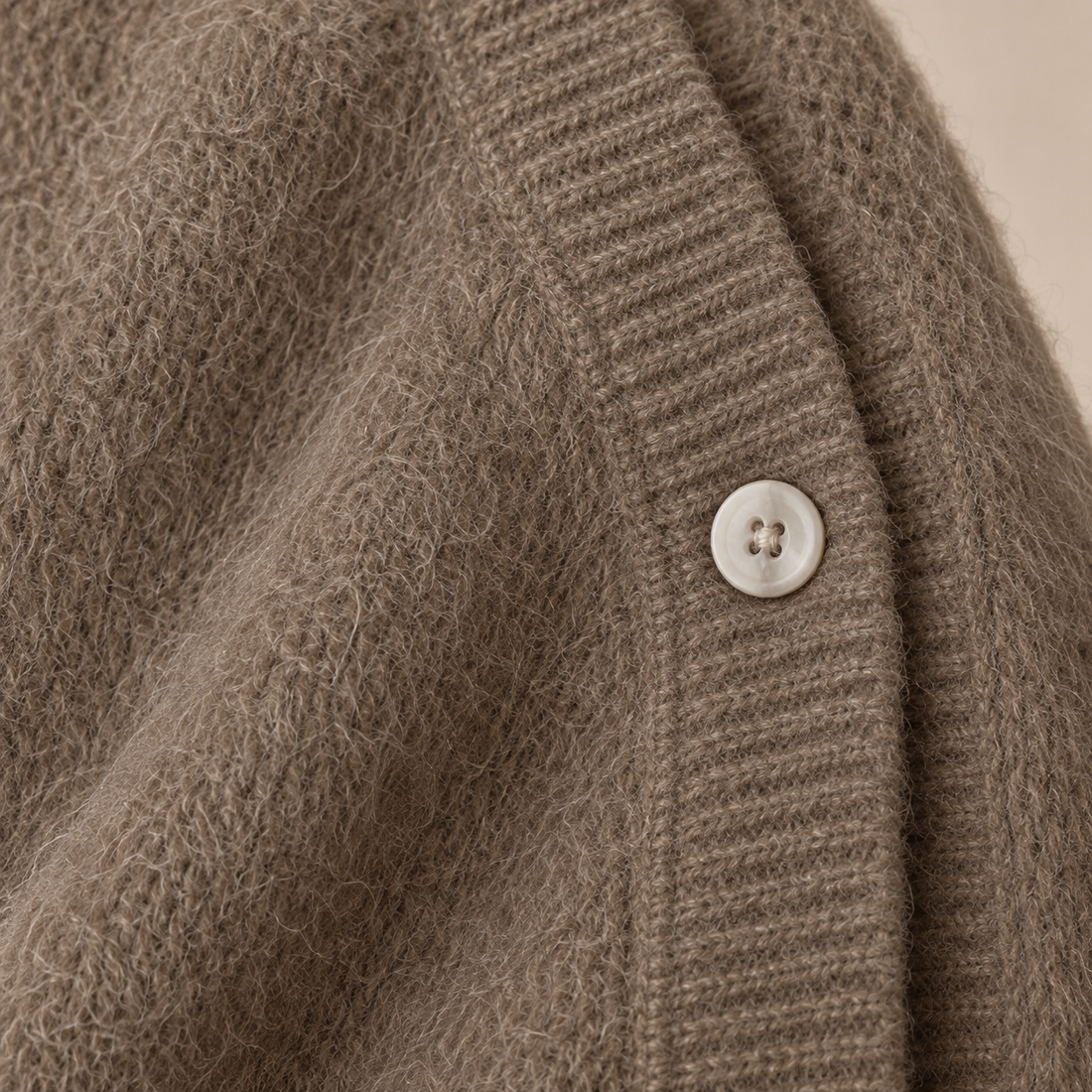 Damesvest met knoopsluiting en geribde boorden