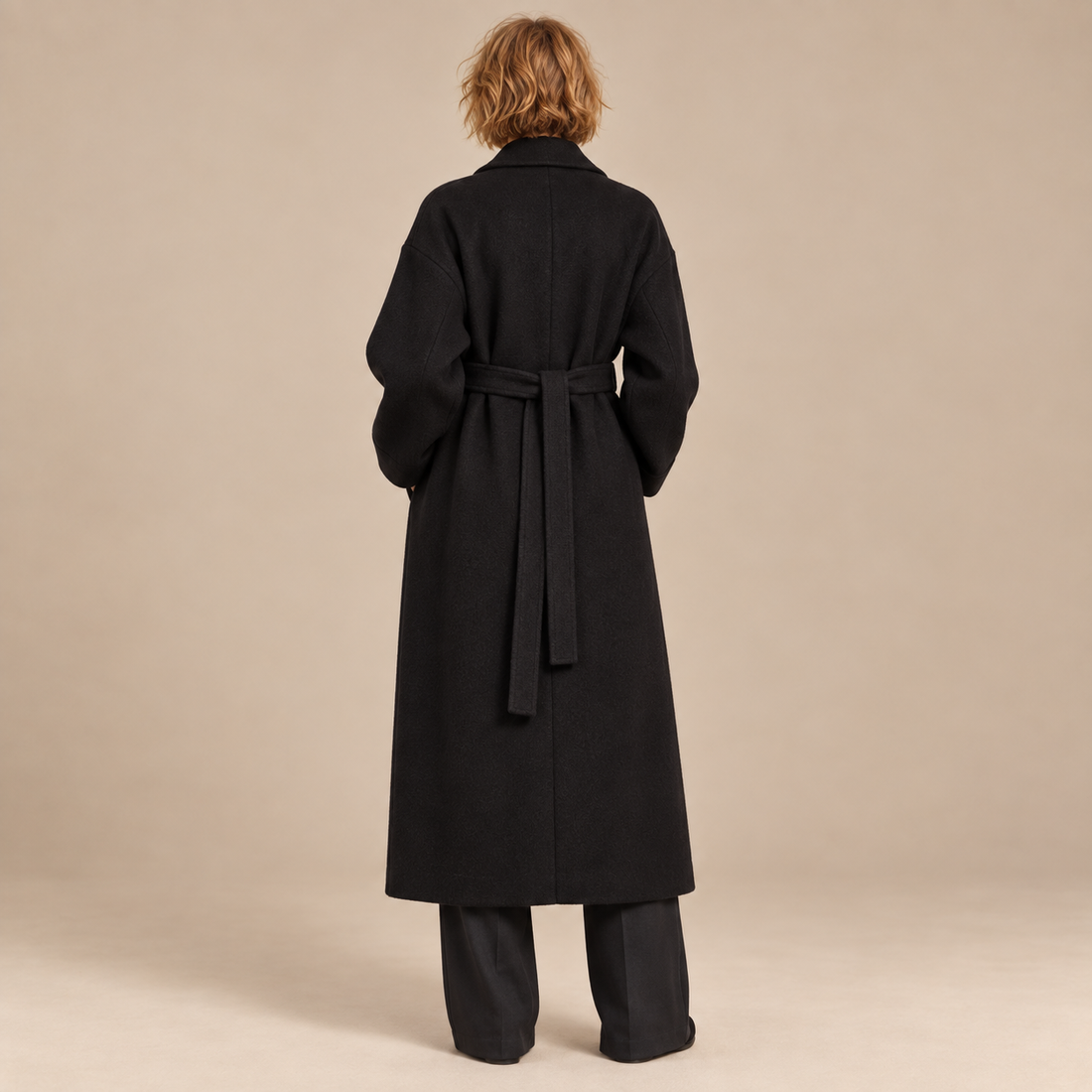 Wollen wikkeljas voor dames met ceintuur en reverskraag