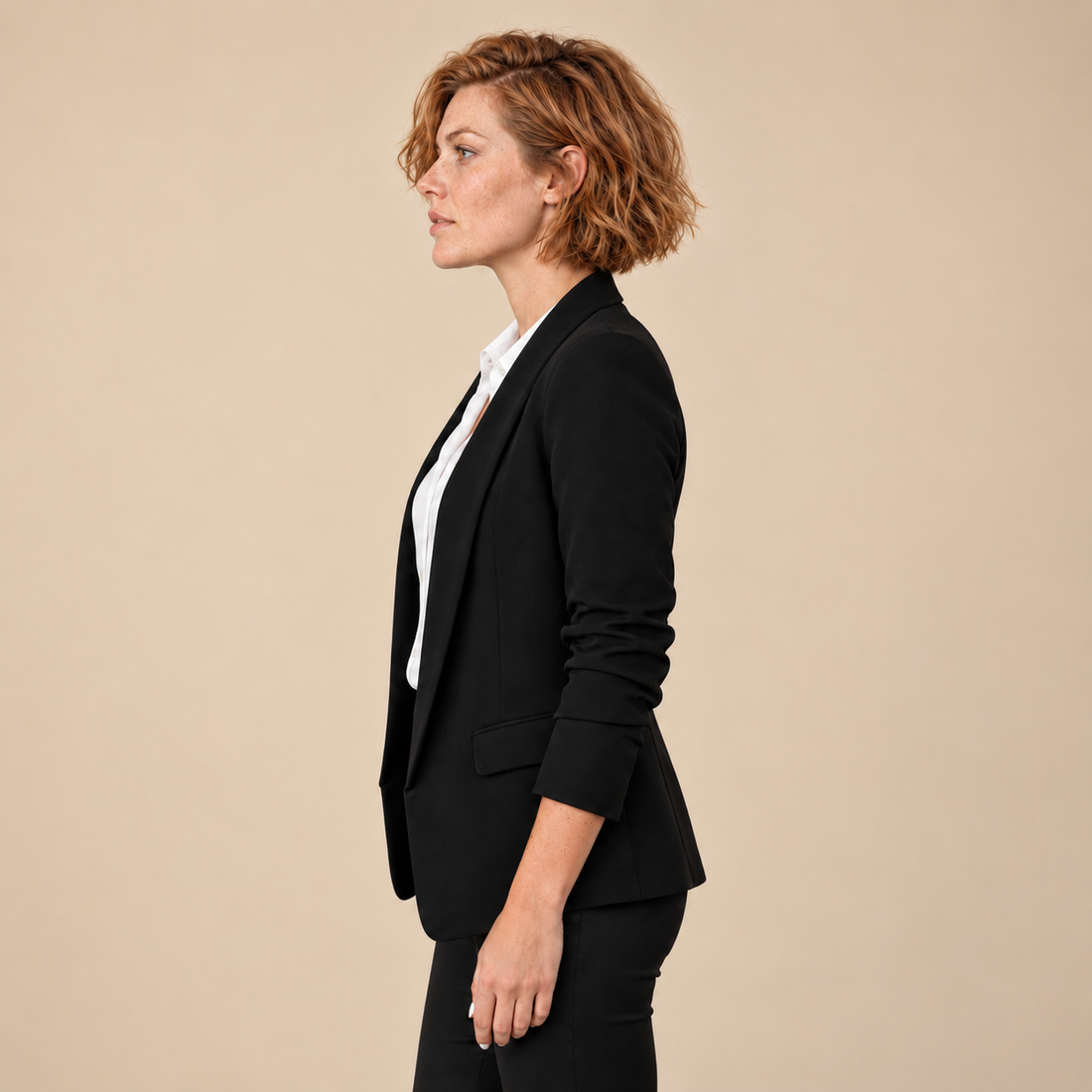 Damesblazer met overslagkraag en getailleerde pasvorm