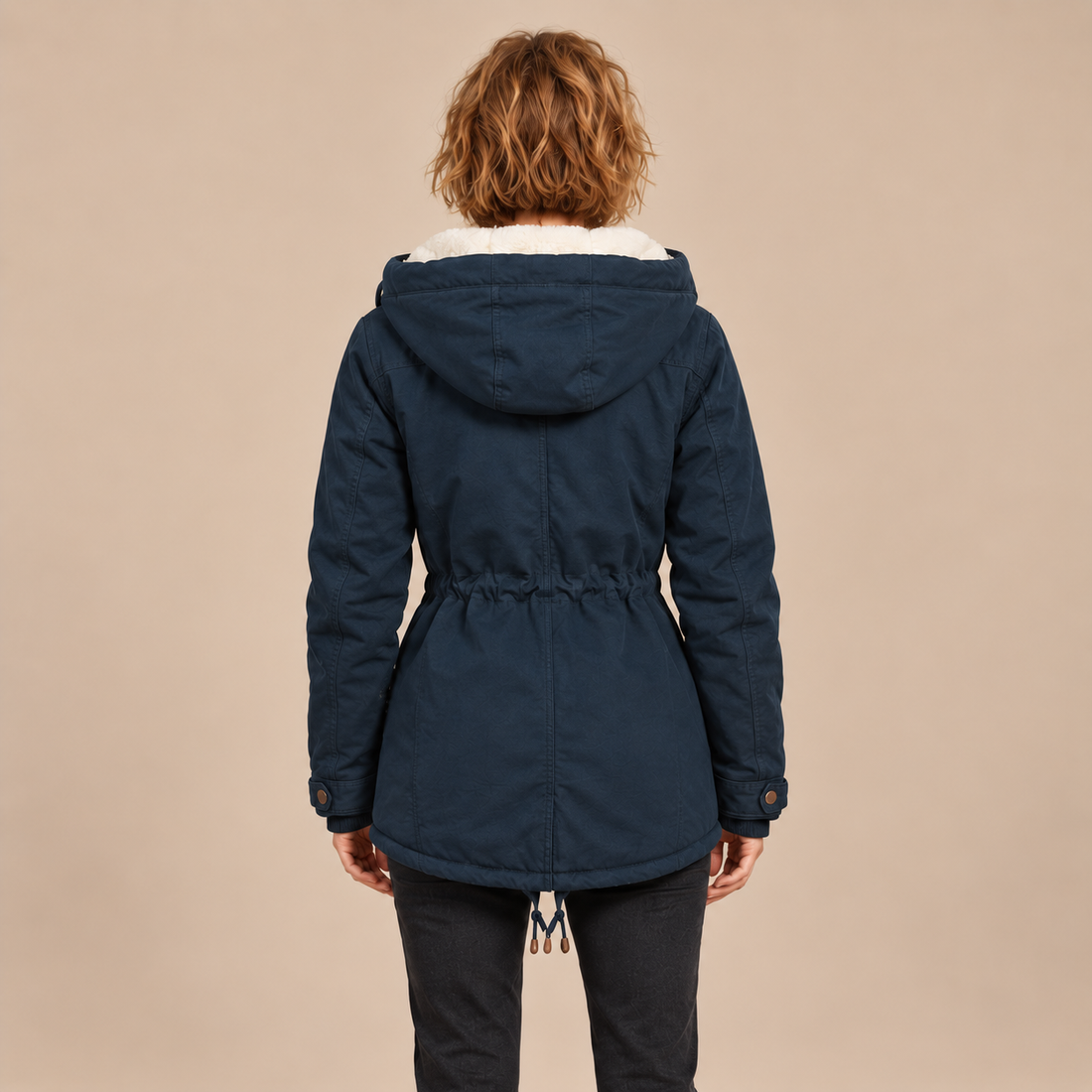 Damesparka met capuchon en sherpavoering voor de winter