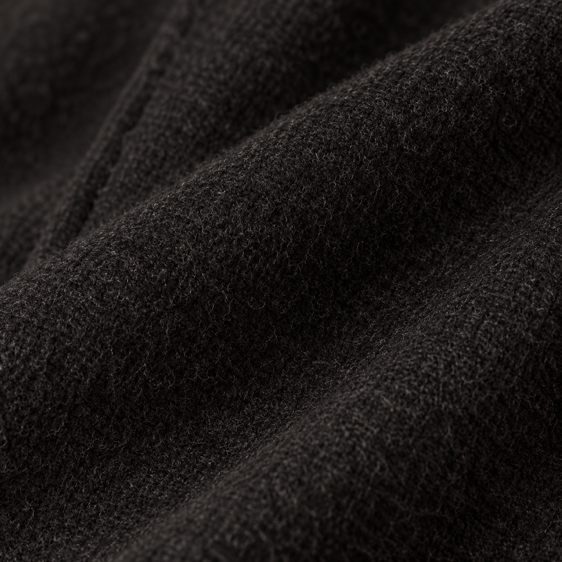 Halflange dubbelrijige damestrenchcoat met ceintuur en brede revers