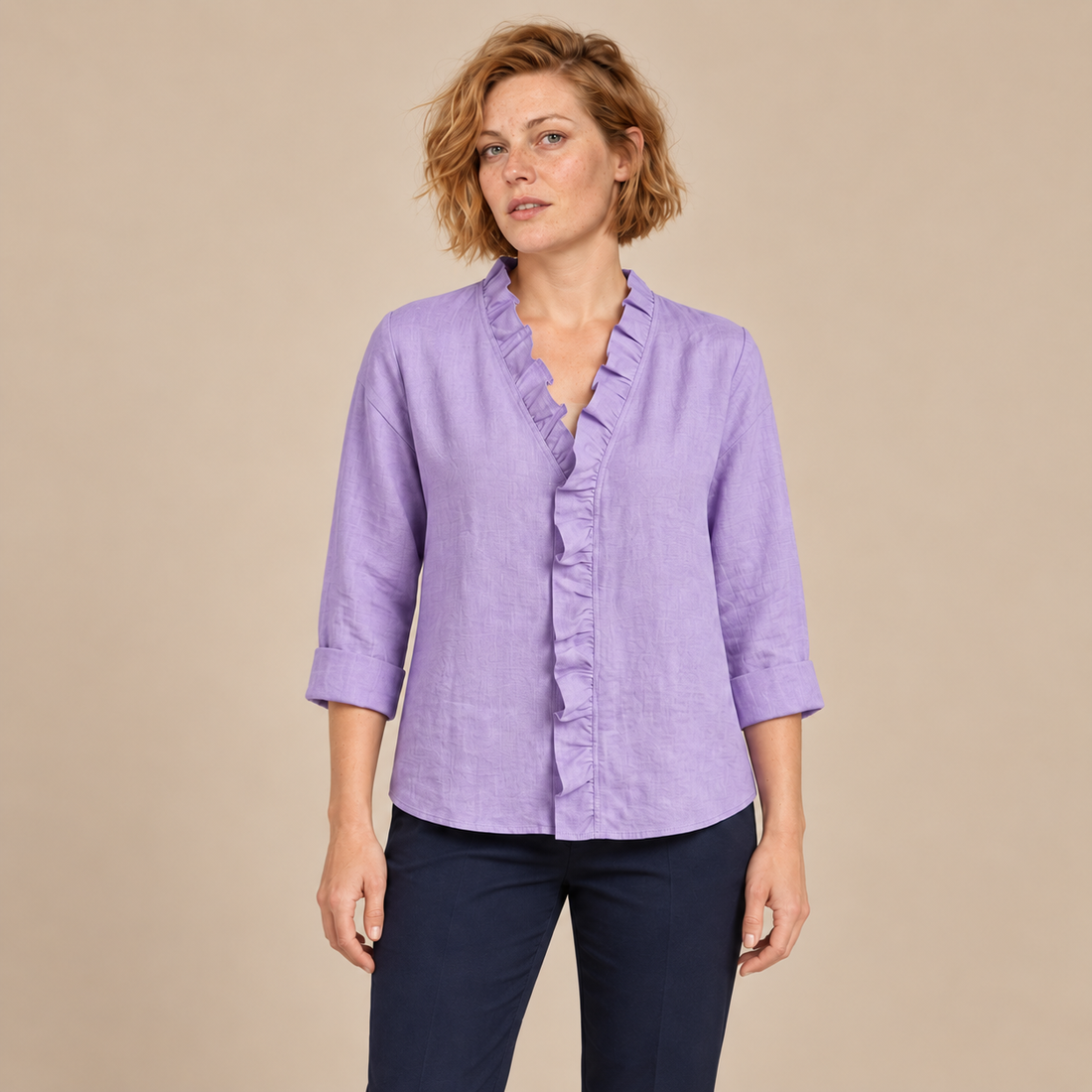 Damesblouse met ruches bij de hals en lange mouwen