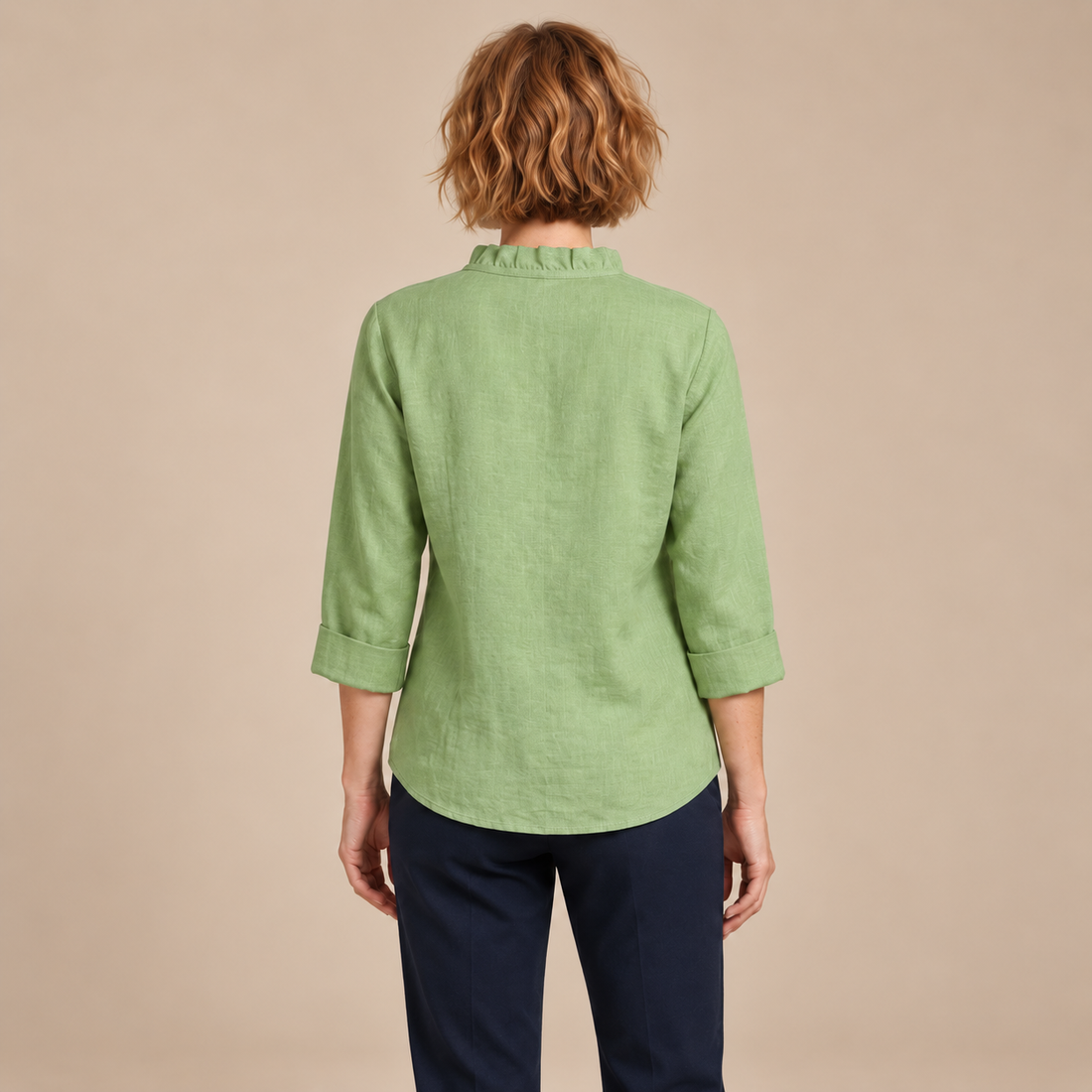 Damesblouse met ruches bij de hals en lange mouwen