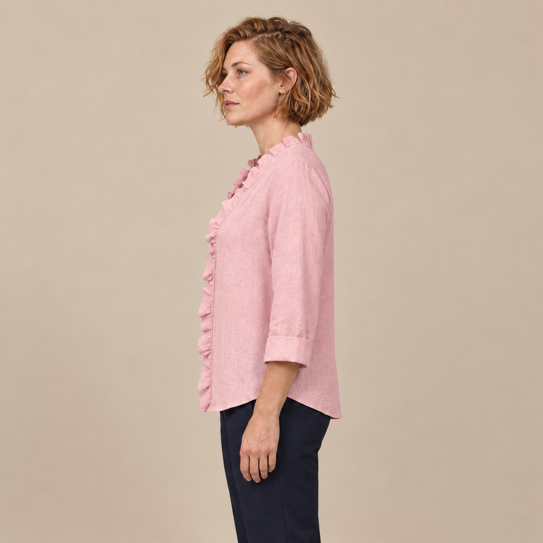 Damesblouse met ruches bij de hals en lange mouwen