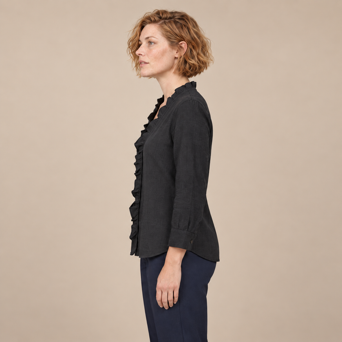 Damesblouse met ruches bij de hals en lange mouwen