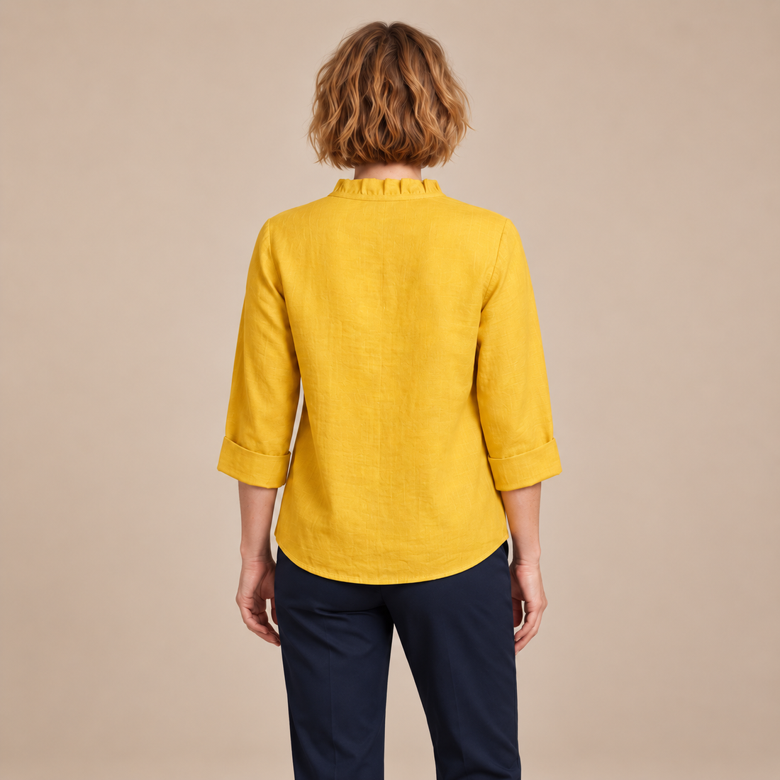 Damesblouse met ruches bij de hals en lange mouwen
