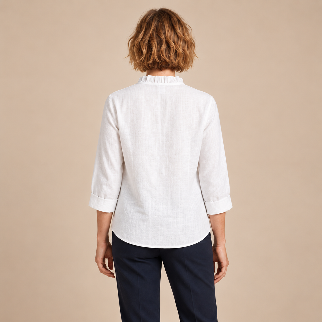Damesblouse met ruches bij de hals en lange mouwen
