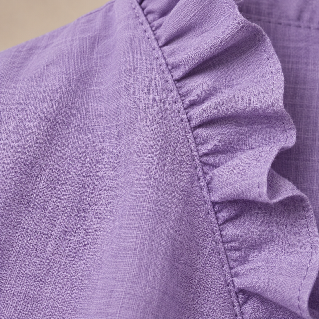 Damesblouse met ruches bij de hals en lange mouwen