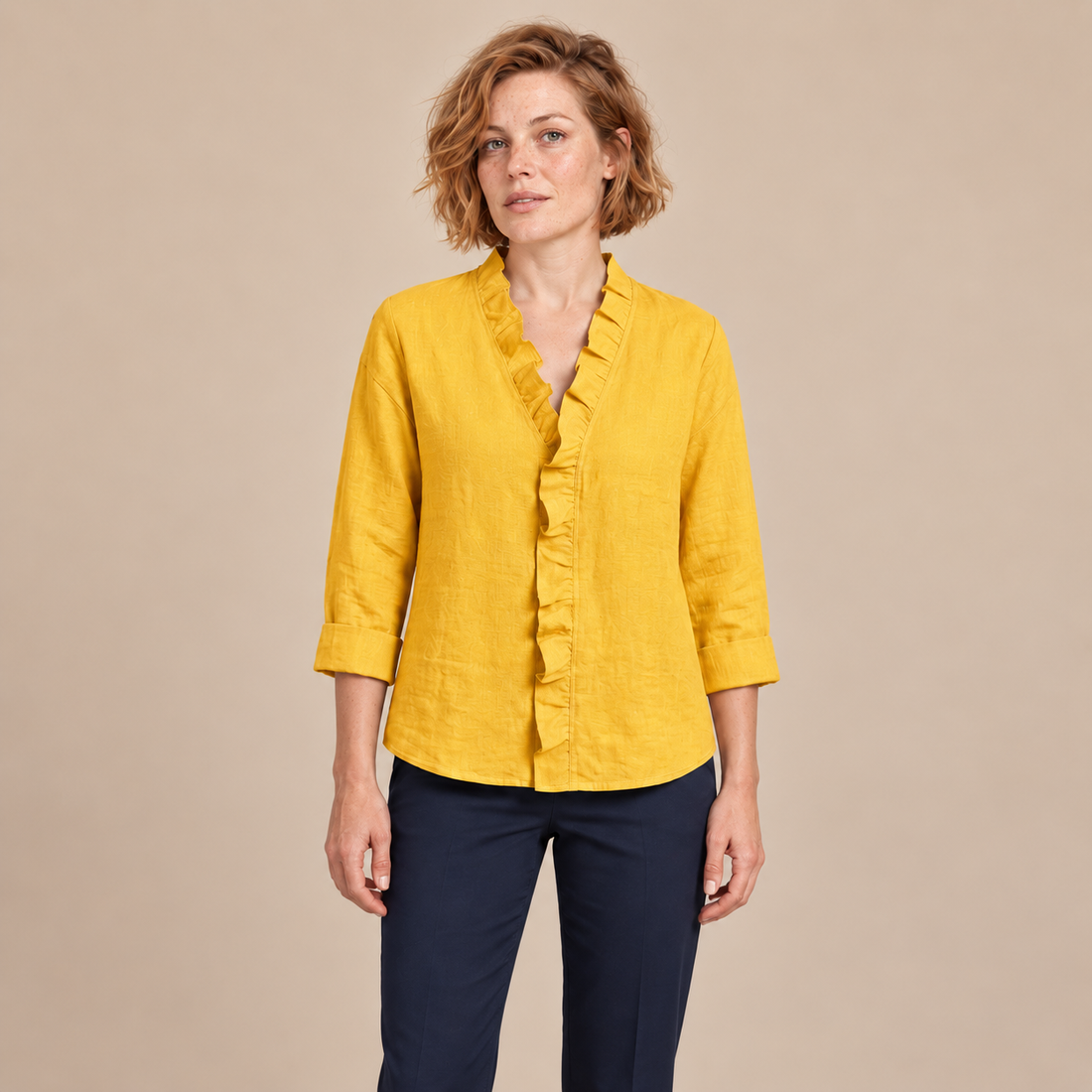 Damesblouse met ruches bij de hals en lange mouwen