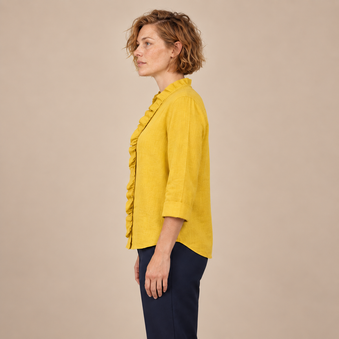Damesblouse met ruches bij de hals en lange mouwen
