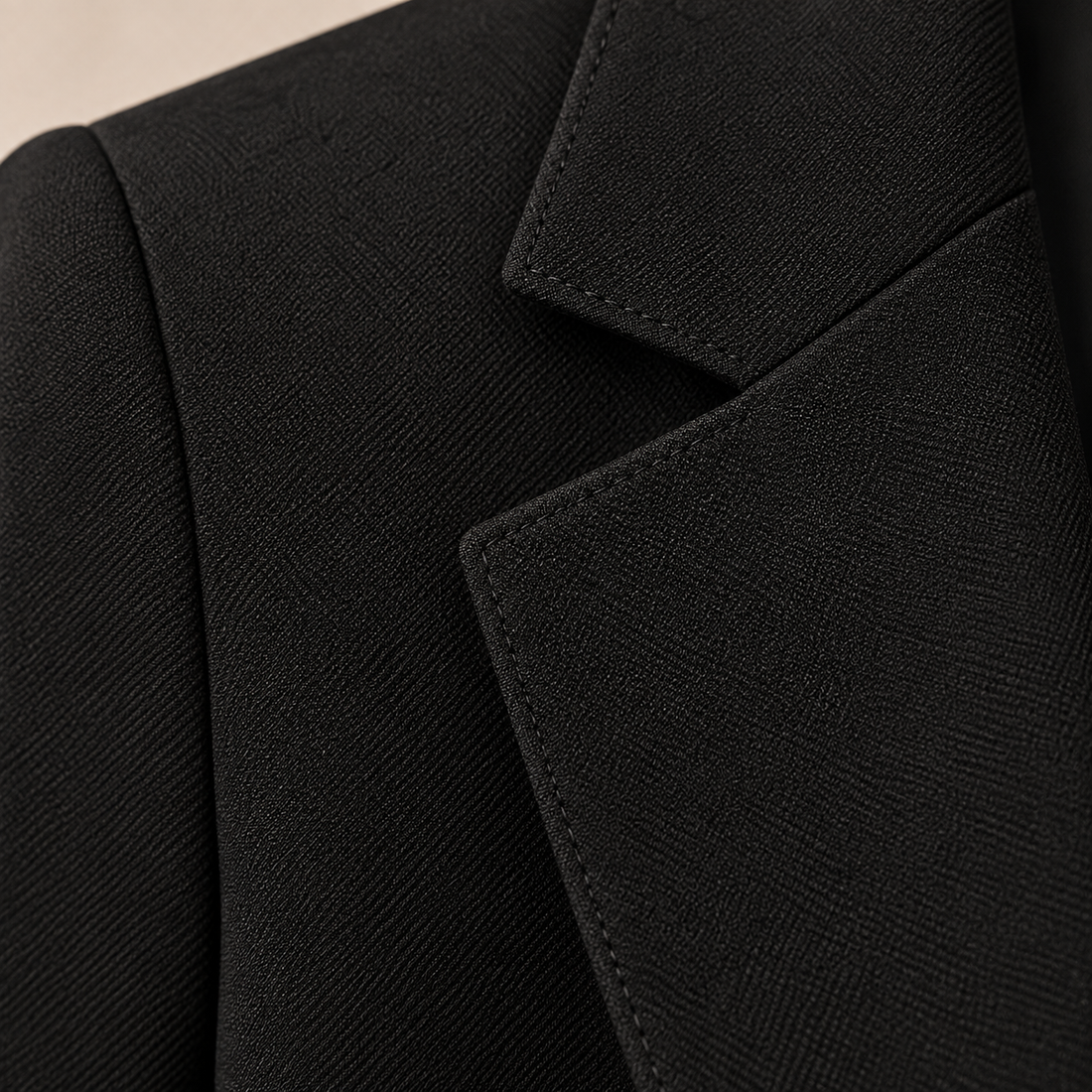 Damespak met getailleerde blazer en pantalon