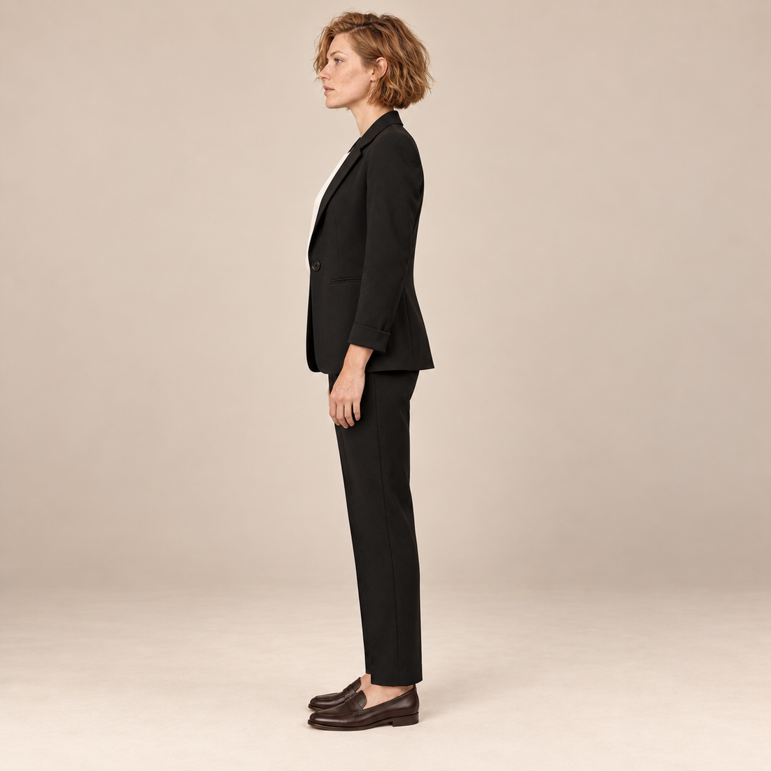 Damespak met getailleerde blazer en pantalon