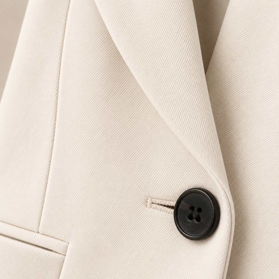 Damespak met getailleerde blazer en pantalon