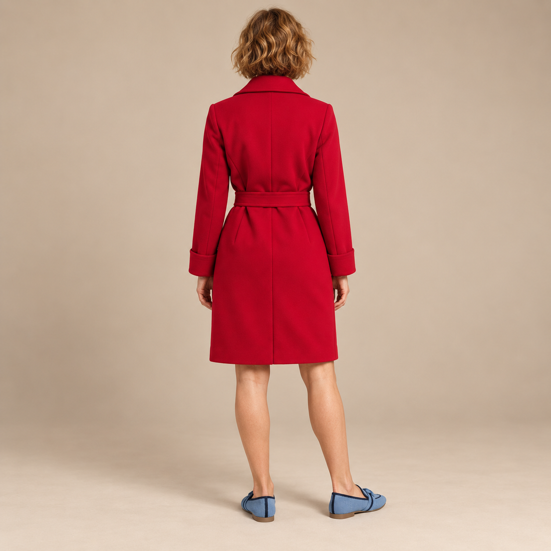 Wikkeljas voor dames met ceintuur en reverskraag voor de herfst