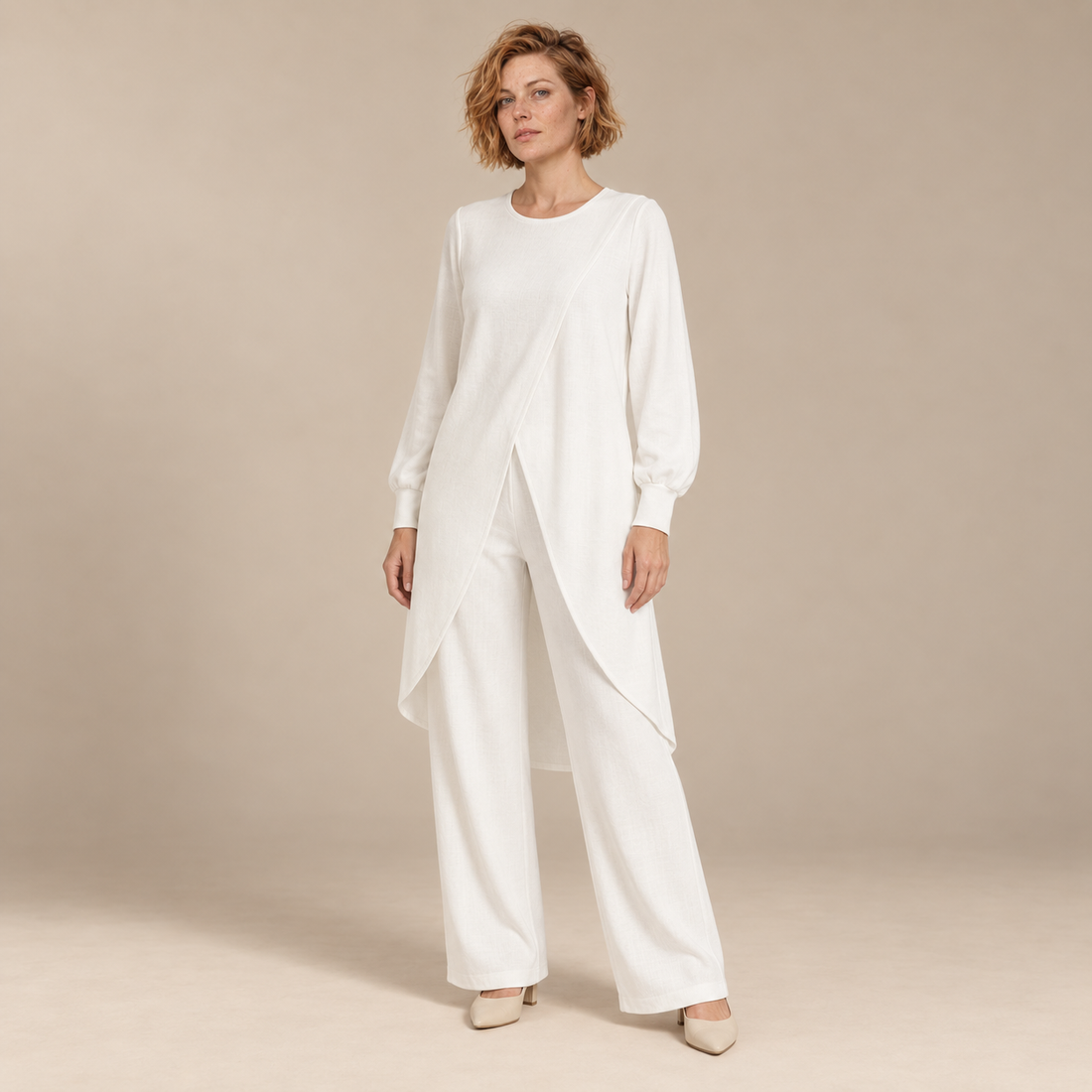 Damesset van blouse en broek met lange mouwen en rechte pijpen