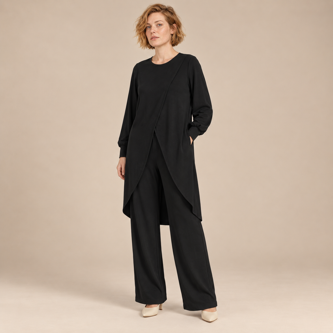 Damesset van blouse en broek met lange mouwen en rechte pijpen