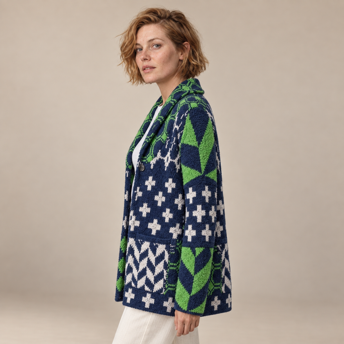 Damesvest met knoopsluiting en gebreid patroon