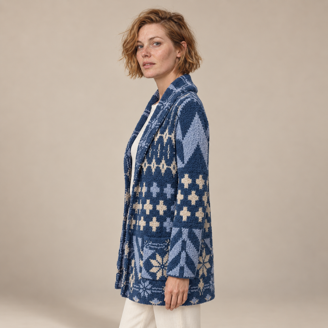 Damesvest met knoopsluiting en gebreid patroon