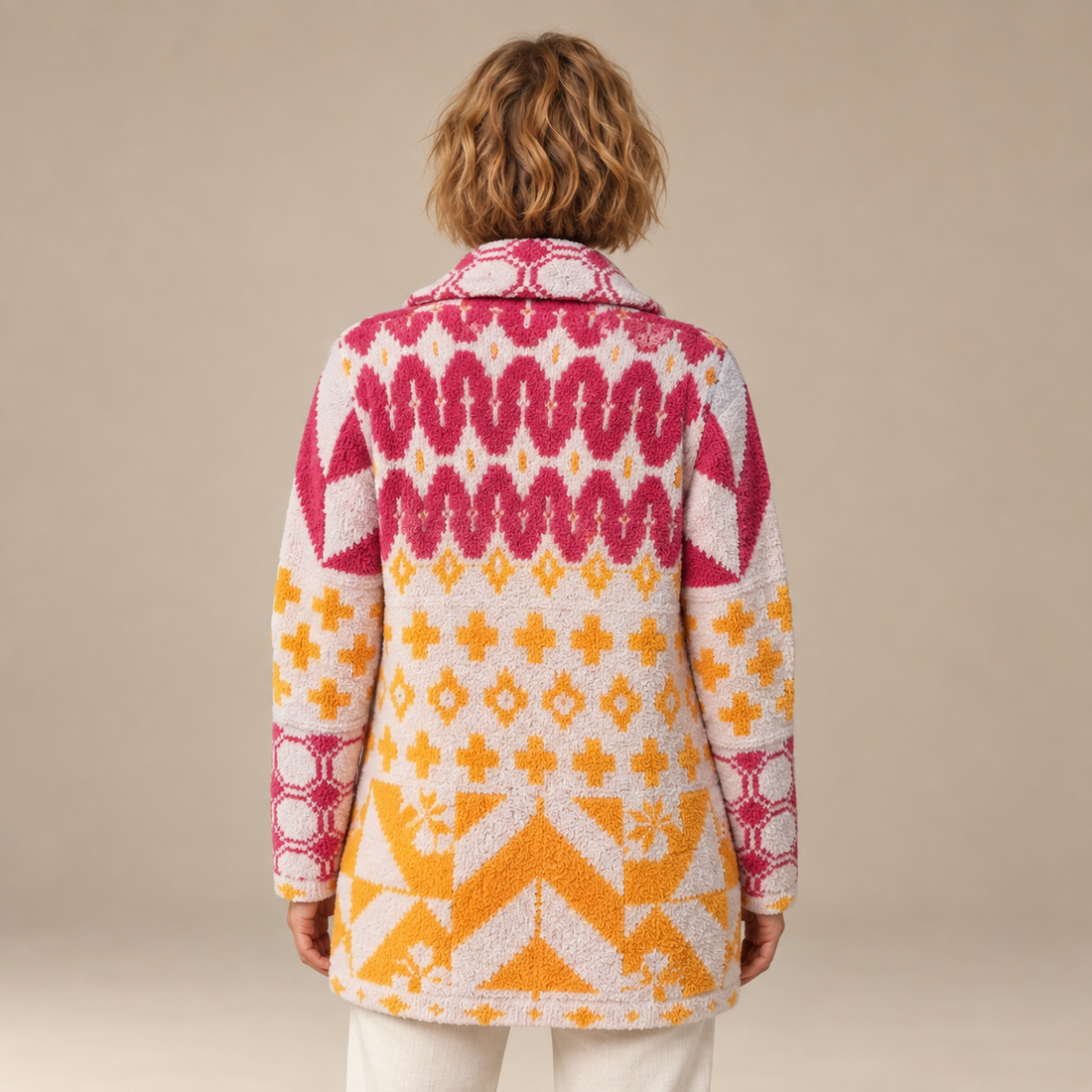Damesvest met knoopsluiting en gebreid patroon