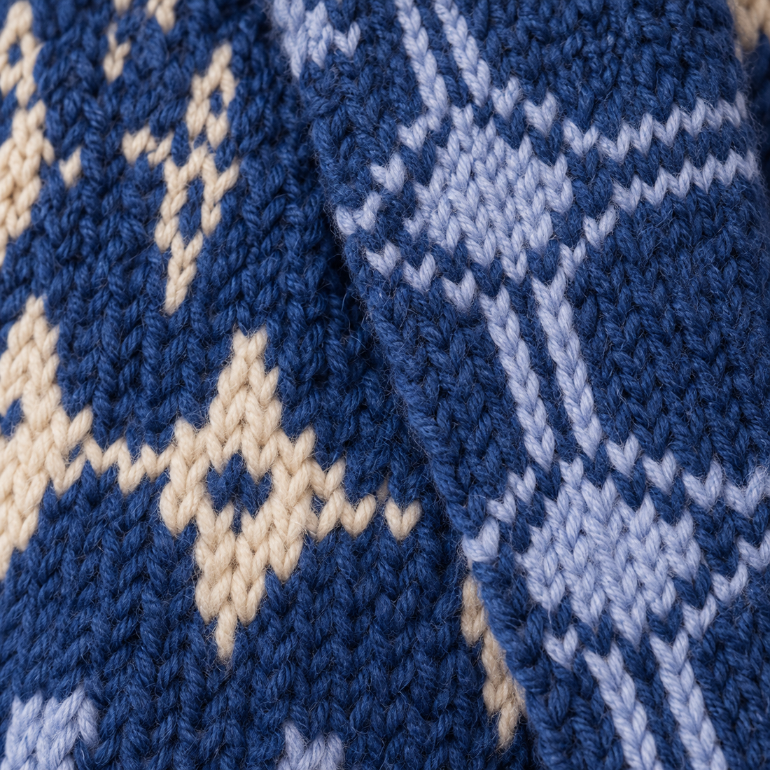 Damesvest met knoopsluiting en gebreid patroon