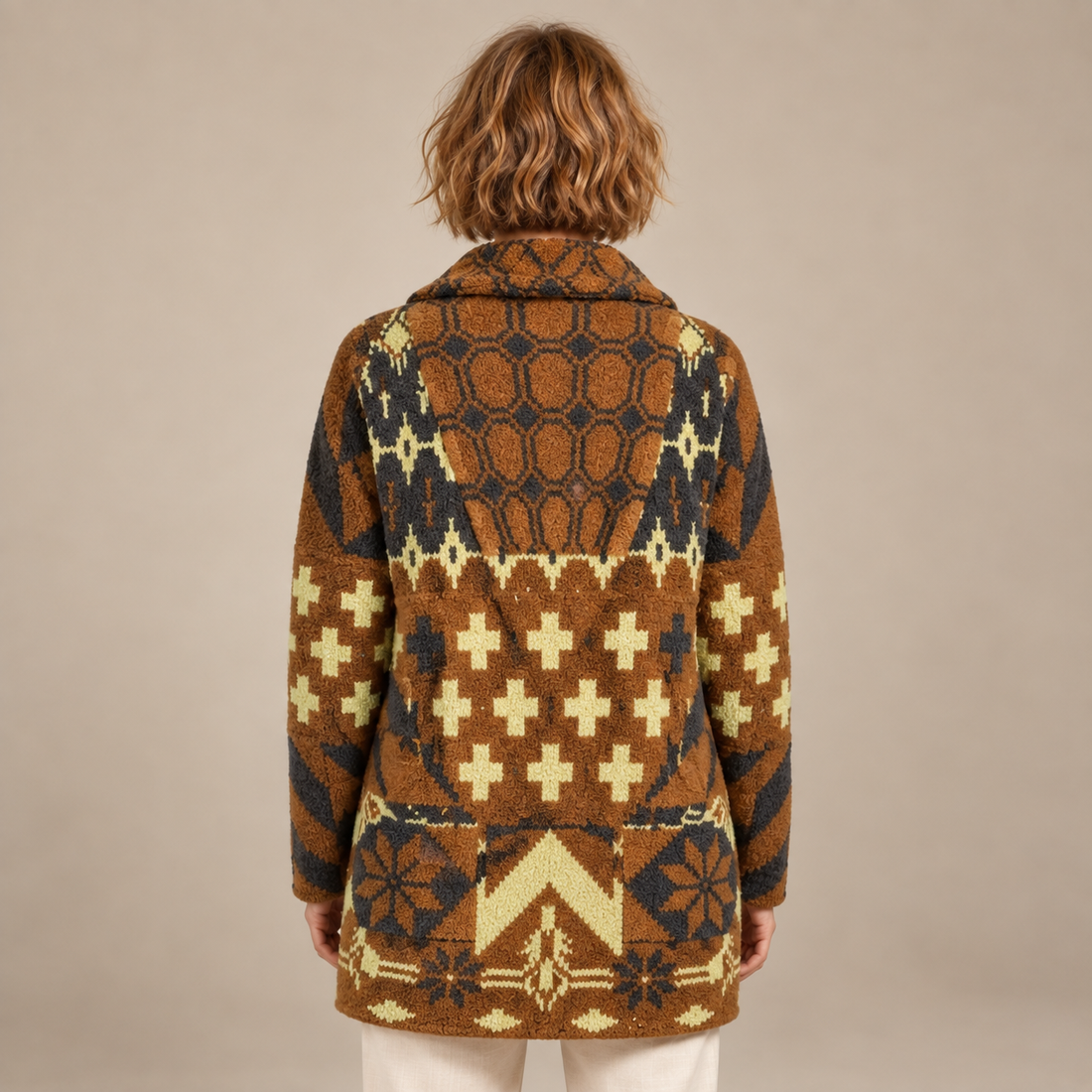 Damesvest met knoopsluiting en gebreid patroon