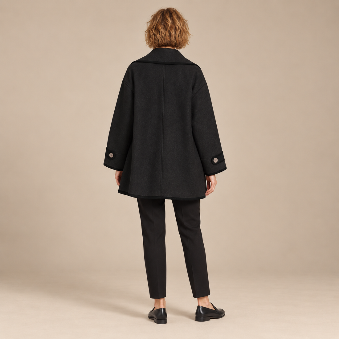 Oversized wollen damestrenchcoat met brede revers
