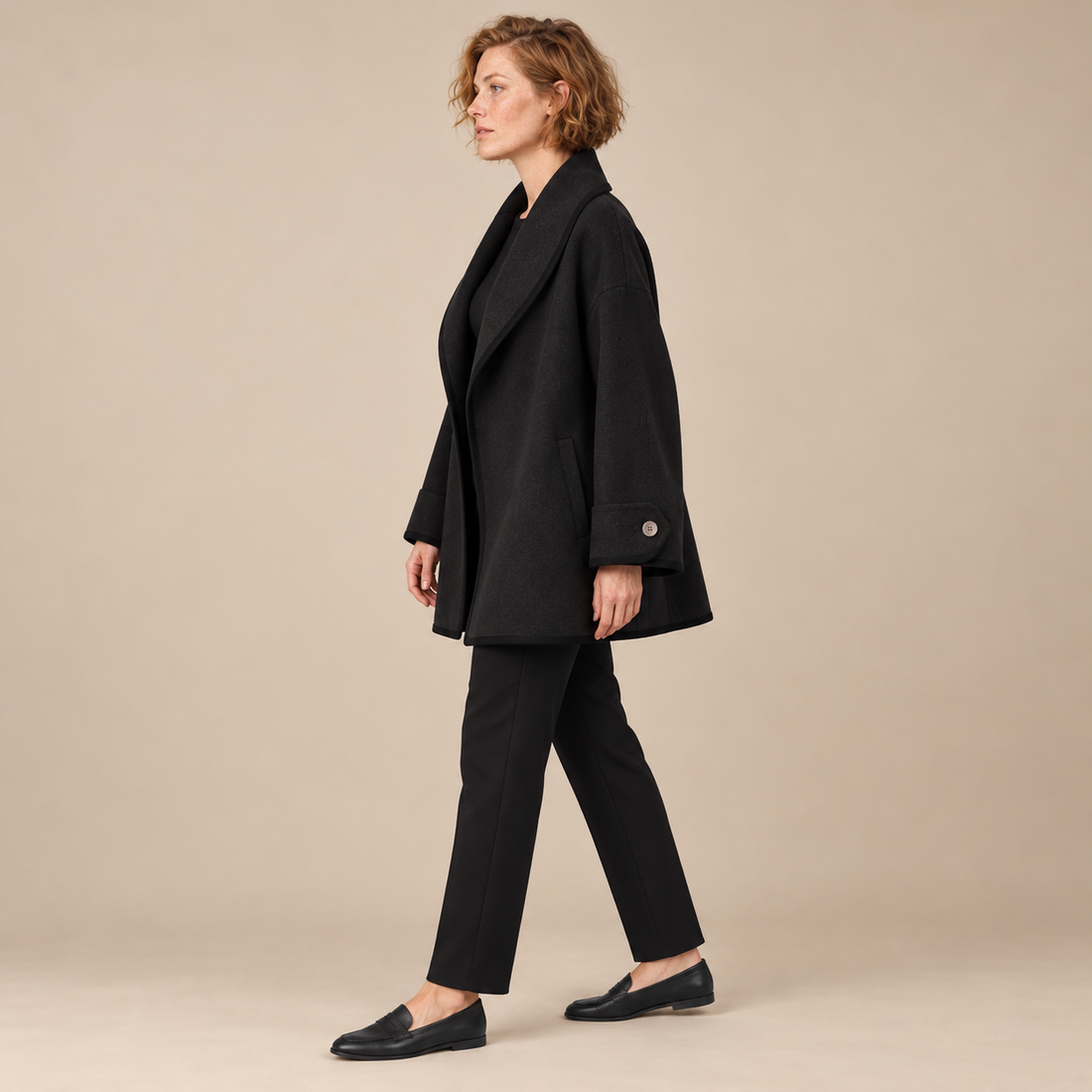 Oversized wollen damestrenchcoat met brede revers