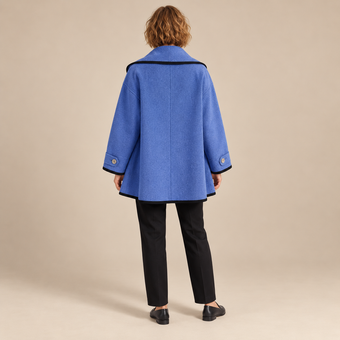 Oversized wollen damestrenchcoat met brede revers