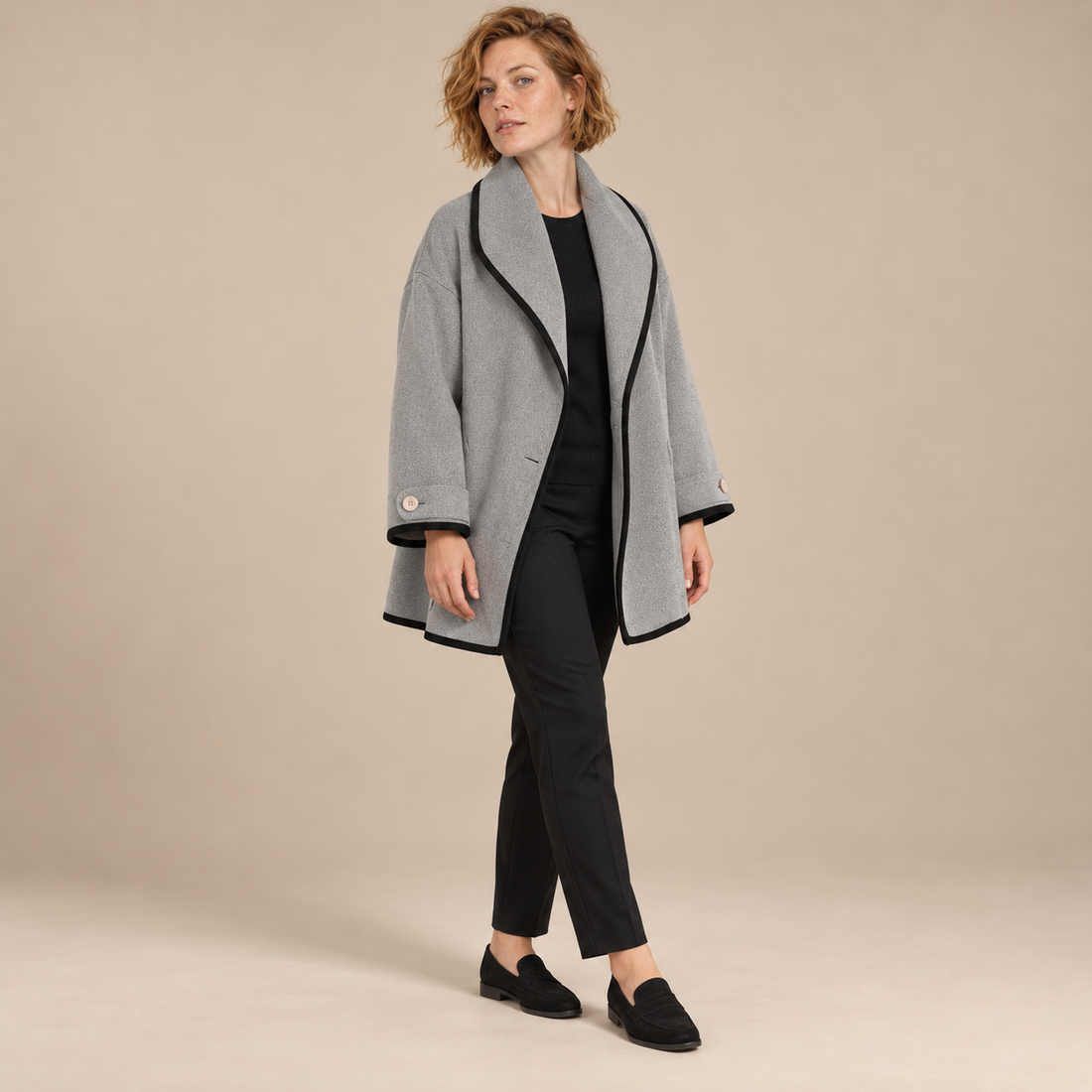 Oversized wollen damestrenchcoat met brede revers