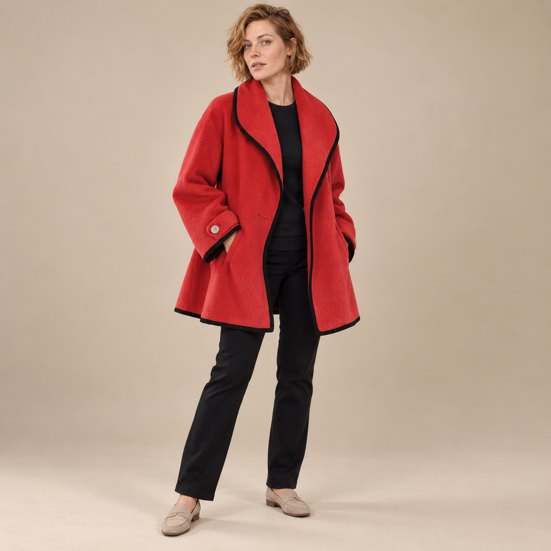 Oversized wollen damestrenchcoat met brede revers